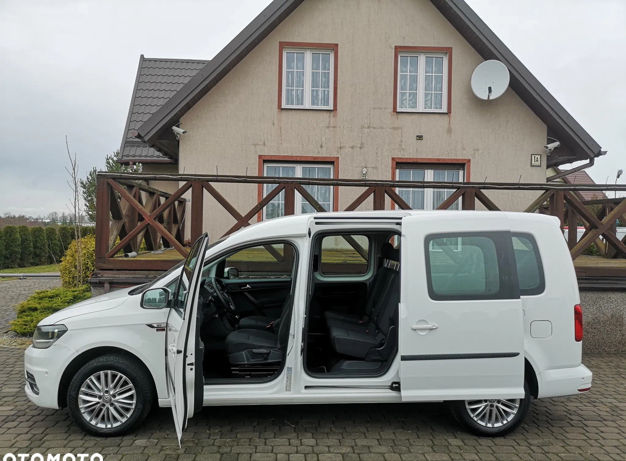 Volkswagen Caddy cena 41900 przebieg: 387669, rok produkcji 2015 z Zakroczym małe 211